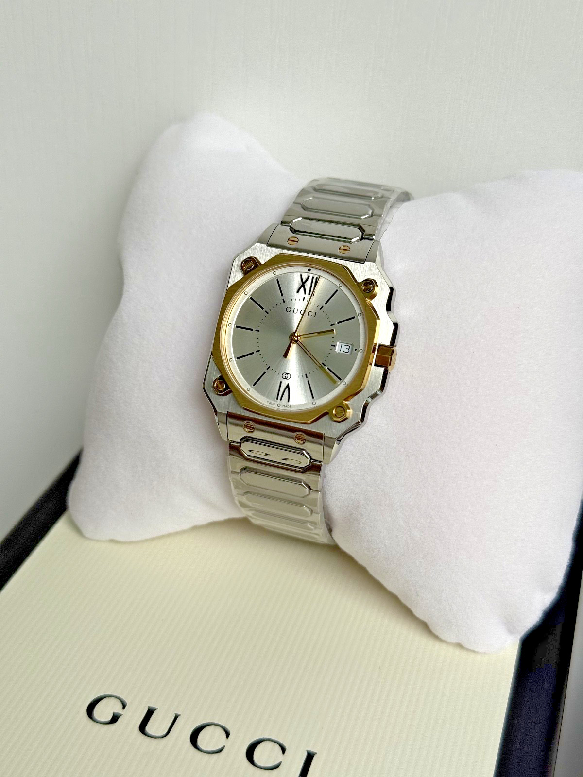 GUCCI G-Flat Quartz Stainless Steel 30MM Silver Dial Women’s Watch YA166506
