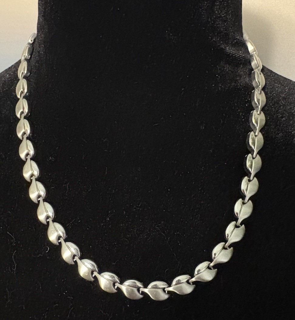 Stainless Magnetic Necklace – Tear Drops 19 1/2 “ in Length