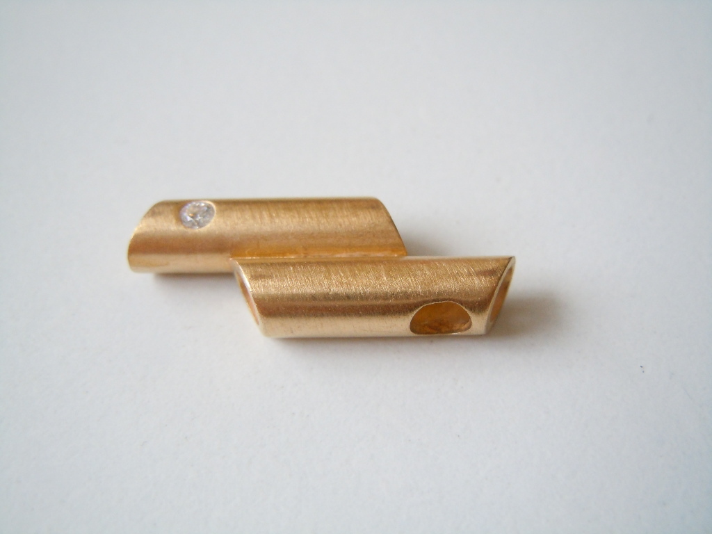 Stainless Pendant Matte Gold plated With Zirconia? 0.2oz/1 1/8×0 3/8×0 3/