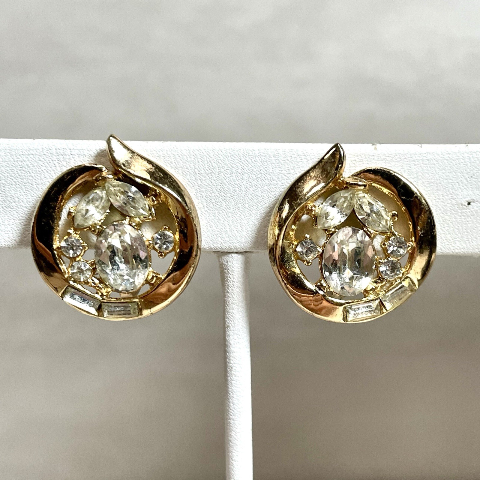 Vtg Crown Trifari Rhinestone Clip On Earrings Round Gold Tone Signed Pat Pend