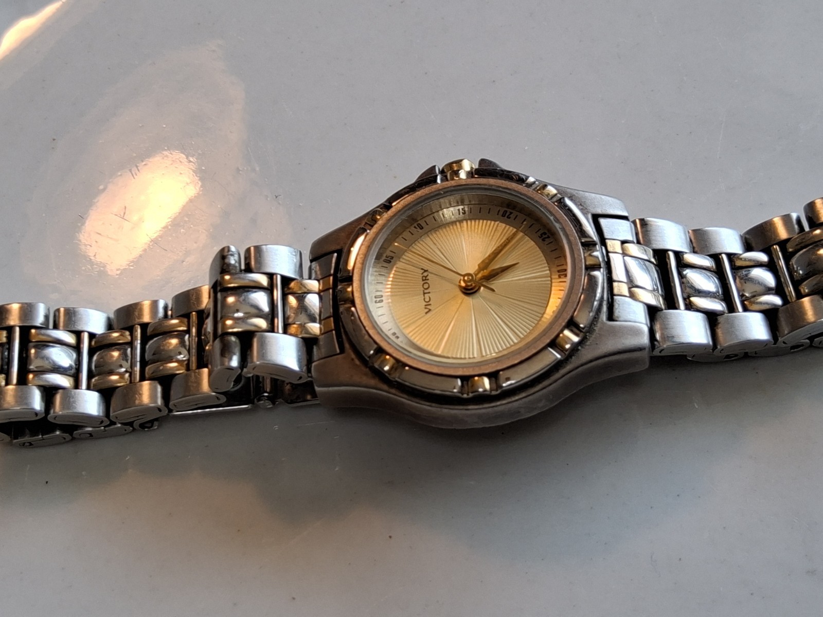 Vintage victory wristwatch goldtone stainless steel Japan movement Untested