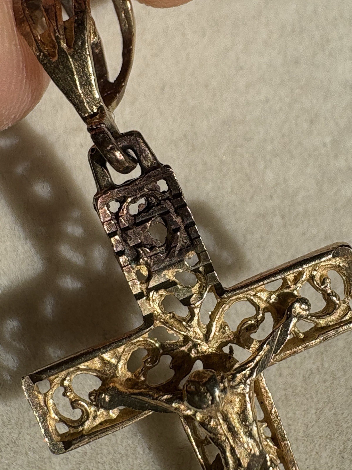 10K Yellow Gold Crucifix Cross Jesus Pendant Intricate Tarnished – 2.4 Grams