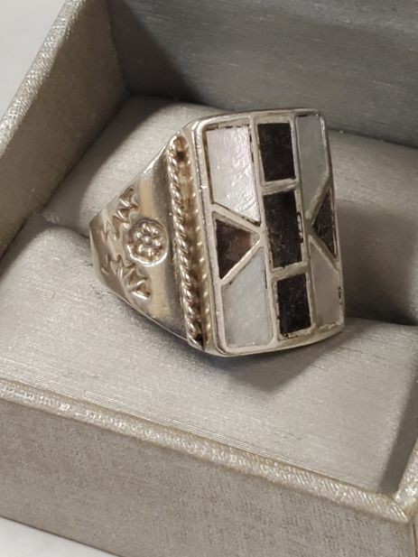 Sterling Silver Size 10 Ring Black and Pearl Design 15.0 Gr.
