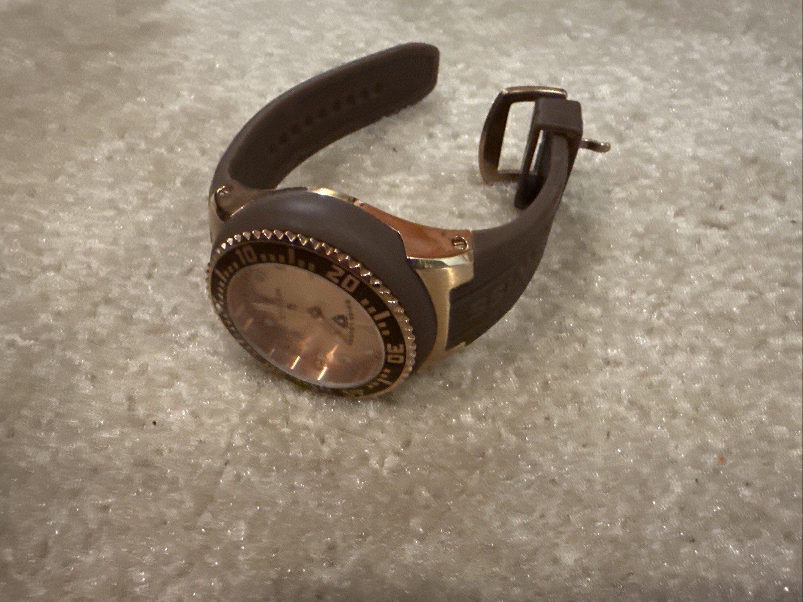 Swiss Legend Neptune Men’s Watch 330 Feet. Untested Crystal has A Cracks