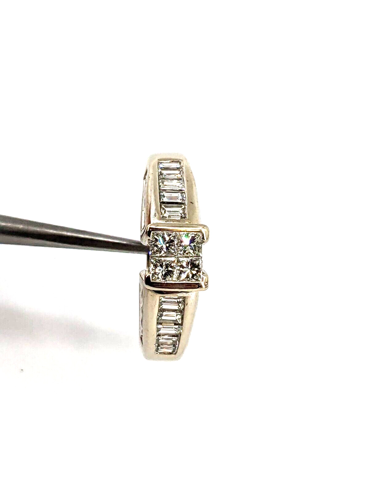 14KT White Gold 4.90 Grams Diamond Engagement Ring (1cttw Approx.) Size 4.5
