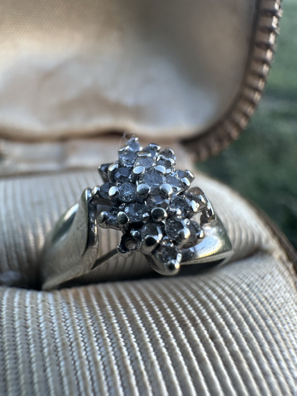 *read* Vintage Diamond Cluster Ring In 10k White Gold Size 7 2.85 Gram