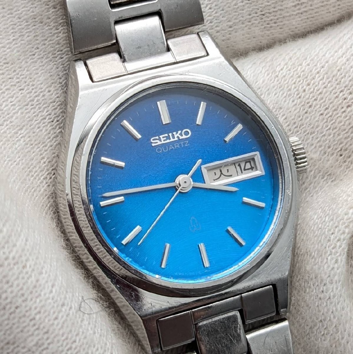 Excellent Battery, Vintage 1979 SEIKO 2626-0010 Women’s Watch, Gradient Blue