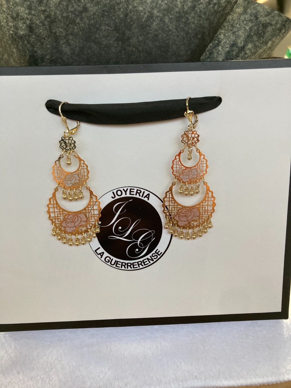 Aretes de oro laminado para mujer