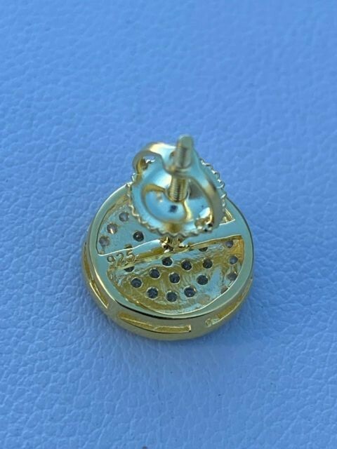 Aretes Iced CZ Hip Hop Para Hombre Boton Grande Acabado En Oro 14k Con Diamantes