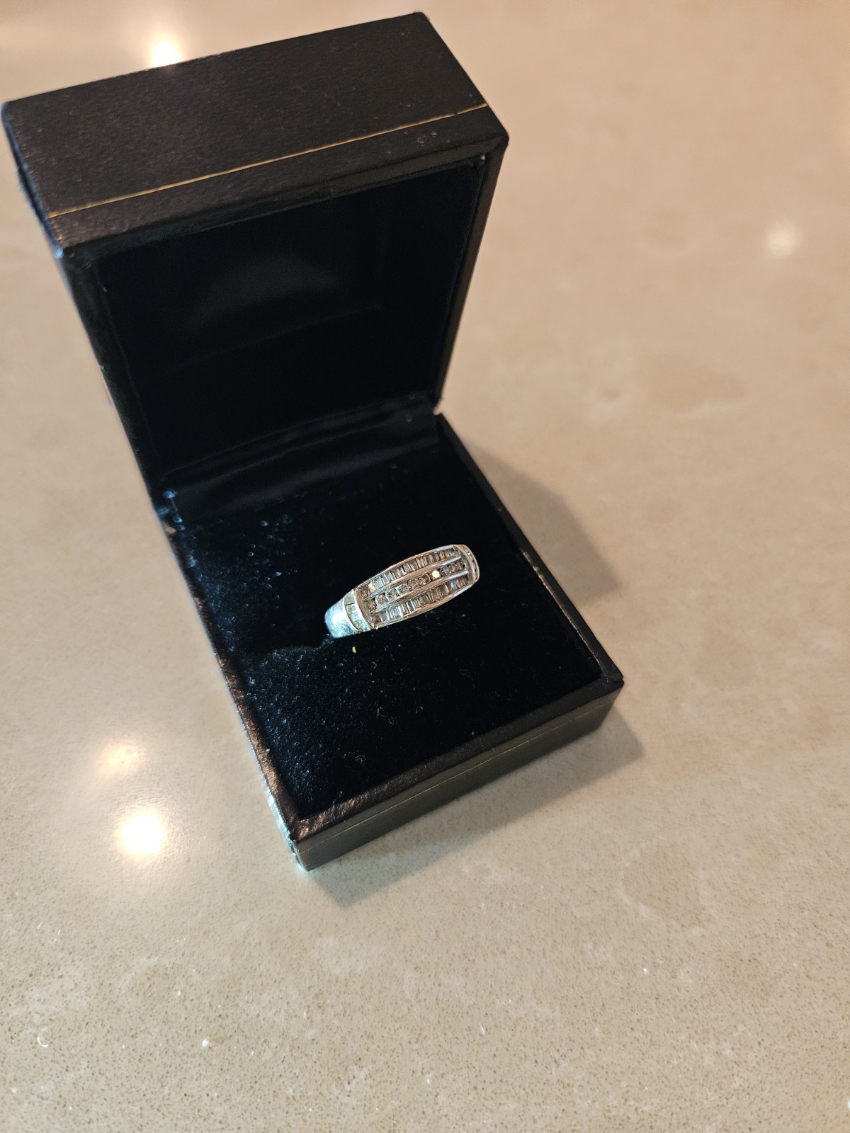 14k White Gold, And Diamonds Ring Sz. 6.5,3.2 Grams