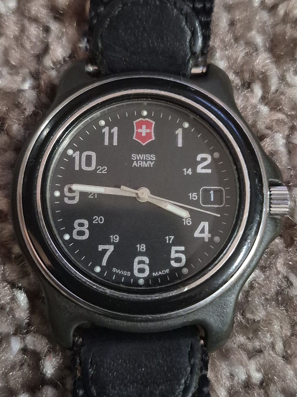 VICTORINOX SWISS ARMY GARRISON Men’s Swiss Field Wristwatch Needs Battery