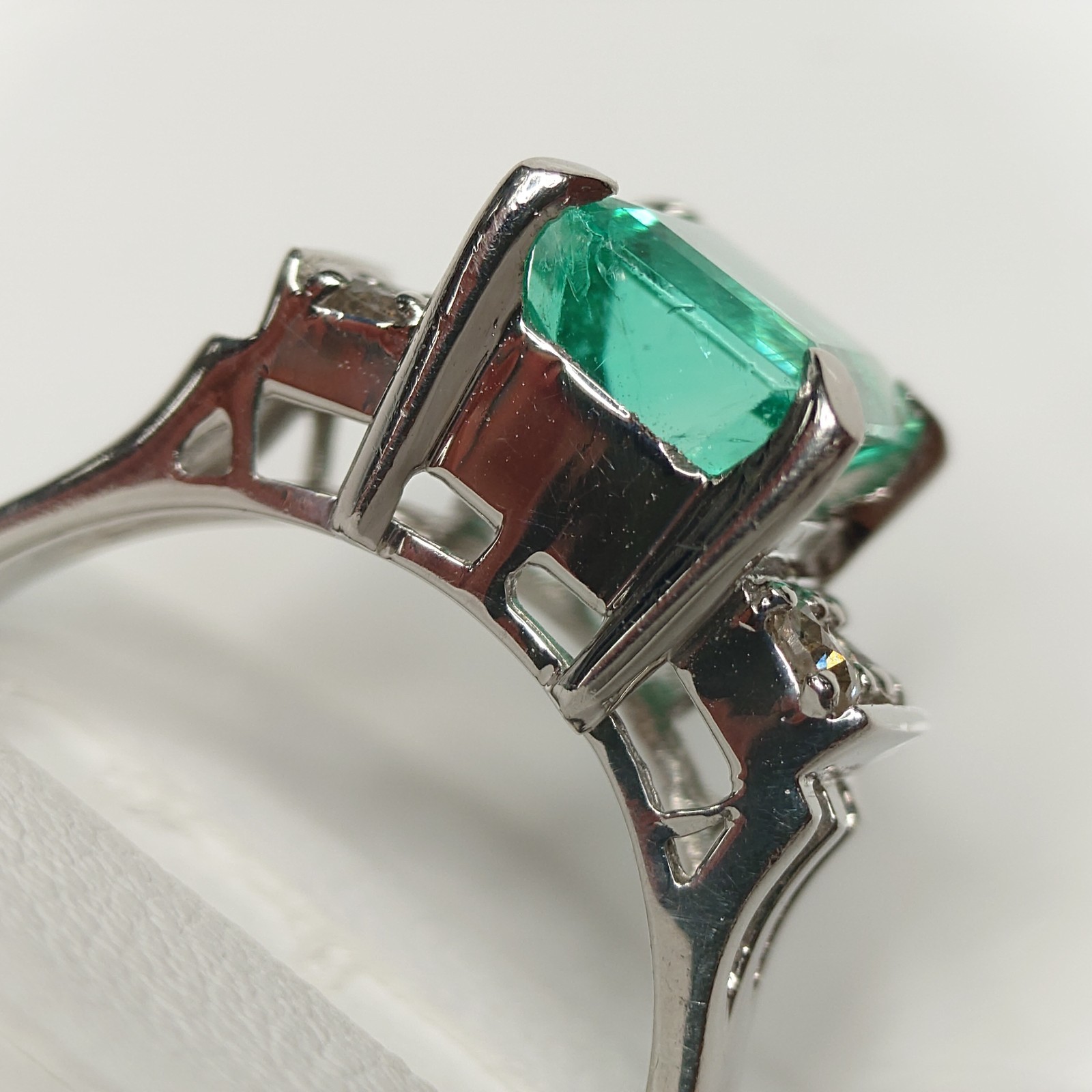 Emerald Ring, 900 Platinum RING Pt900 E2.36 D0.28 jew0001 Imported from Japan