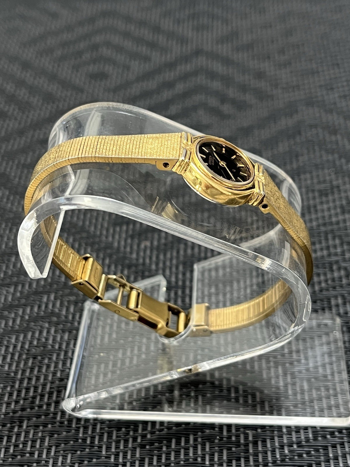 Vintage Citizen Ladies Quartz Watch – Black Dial – October 1986