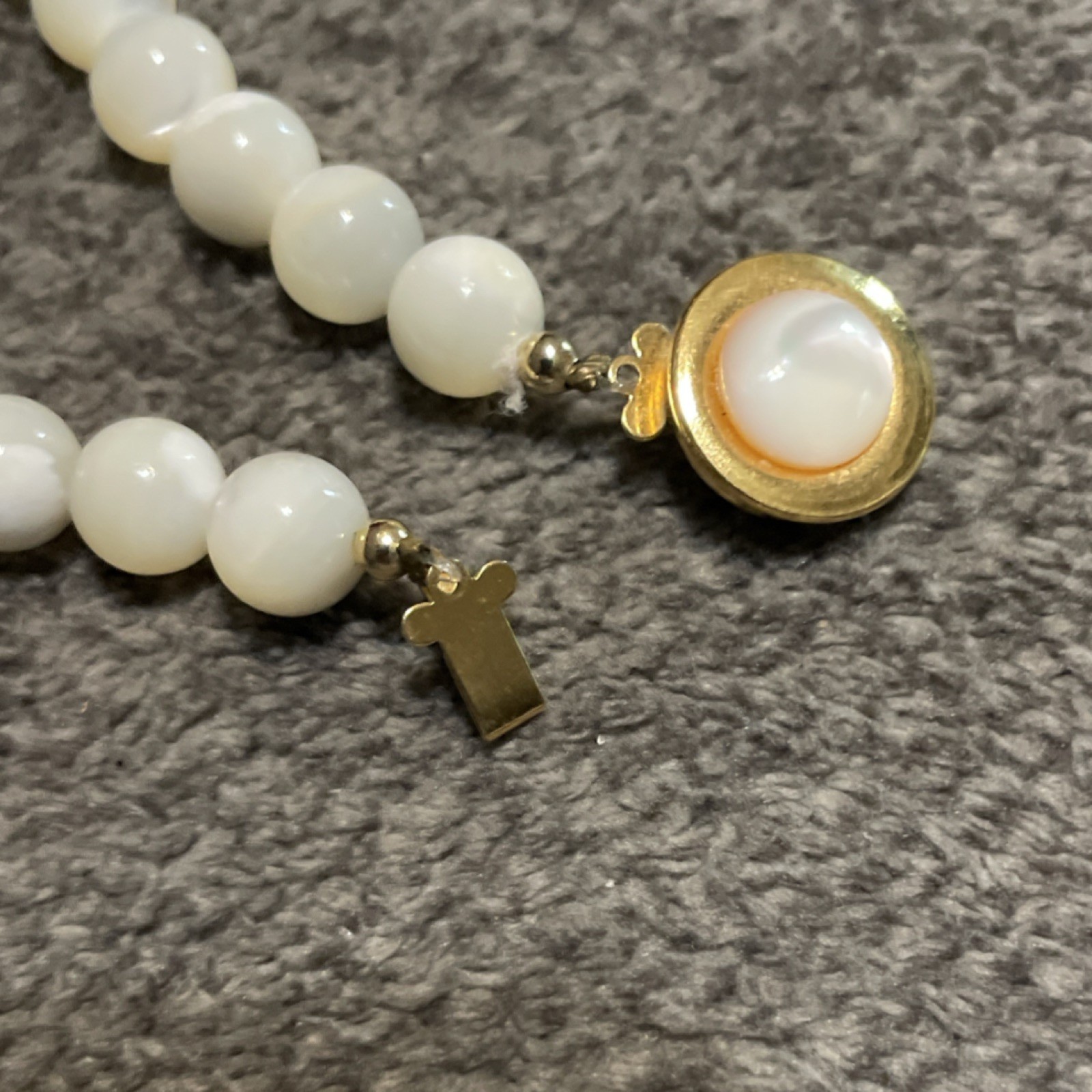 Beaded Pearl & Black Onyx Necklace Push Lock Closure Gold Tone Round White Beads
