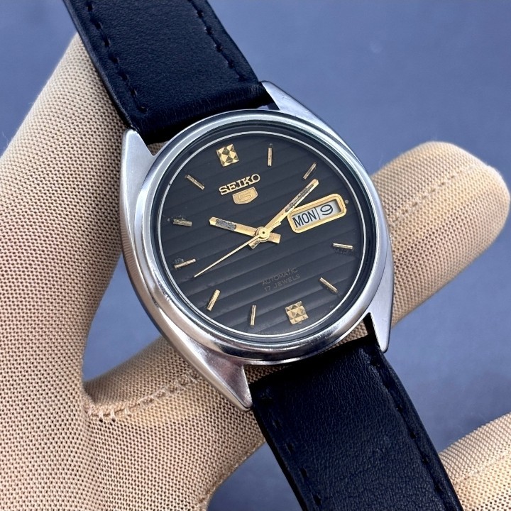 Vintage Seiko 5 Automatic Black Dial Original Japan Made Men’s Watch 7009-3041.