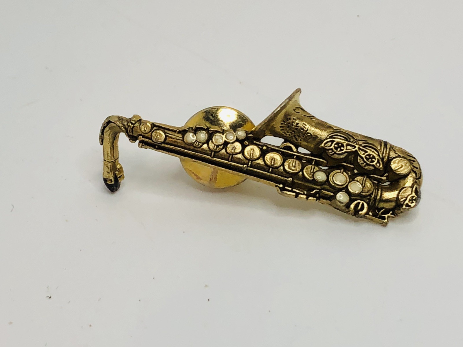 Vintage Future primitive, detailed ￼gold tone saxophone Lapel pin￼ 1.5″