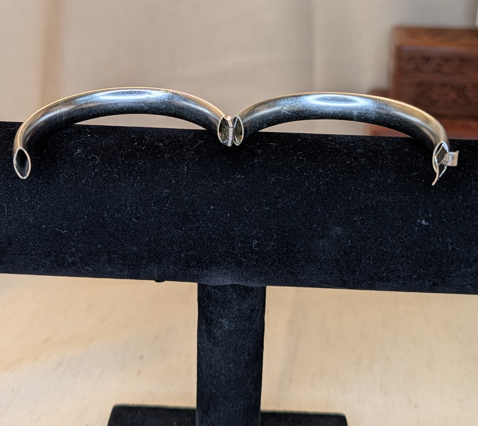 Vintage Silver Tone Hinged Bangle Bracelet Brushed Satin Clamper Minimalist 7”