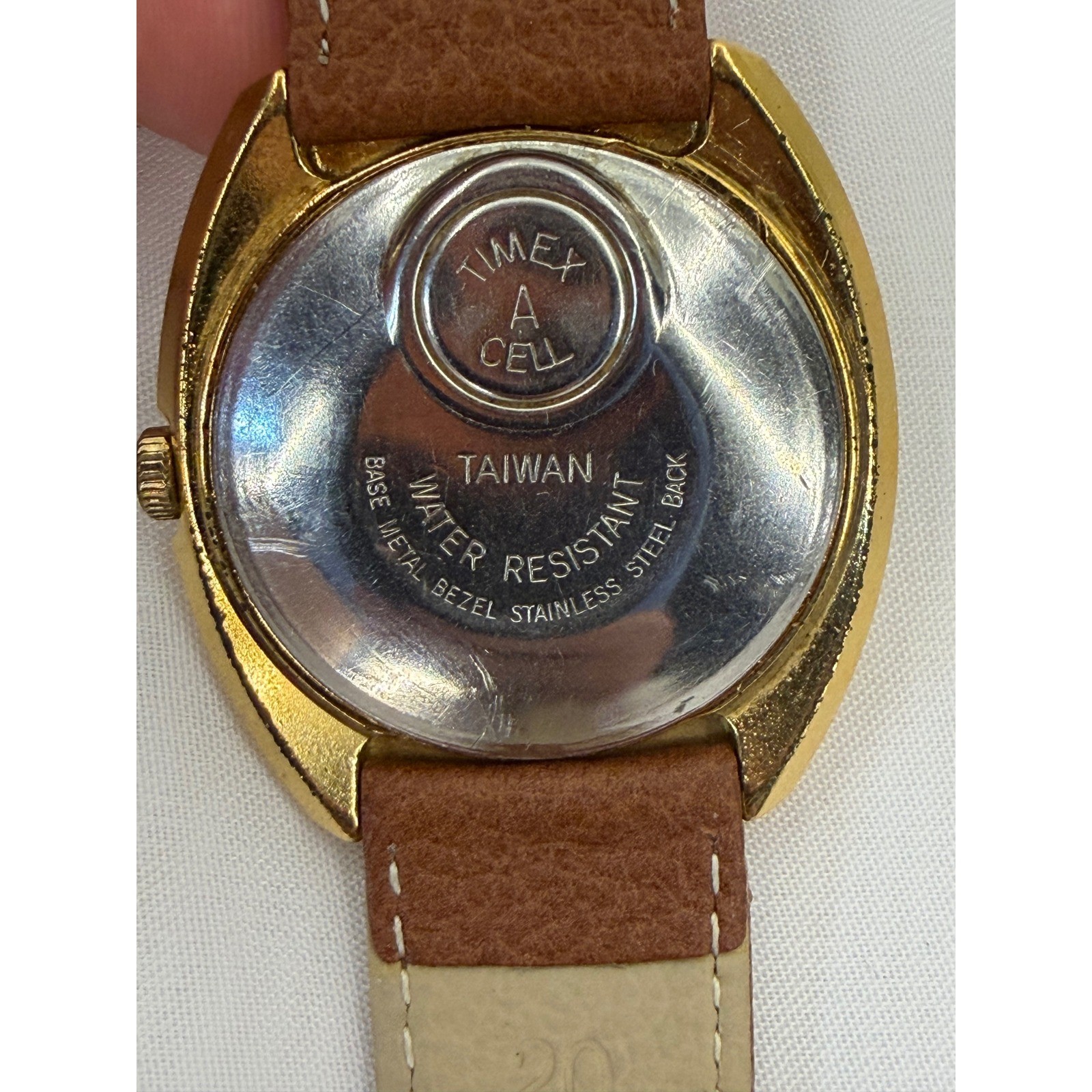 Vintage Timex Electric Dynabeat Gold Tone Day Date Watch 76960 26277 Mens Brown