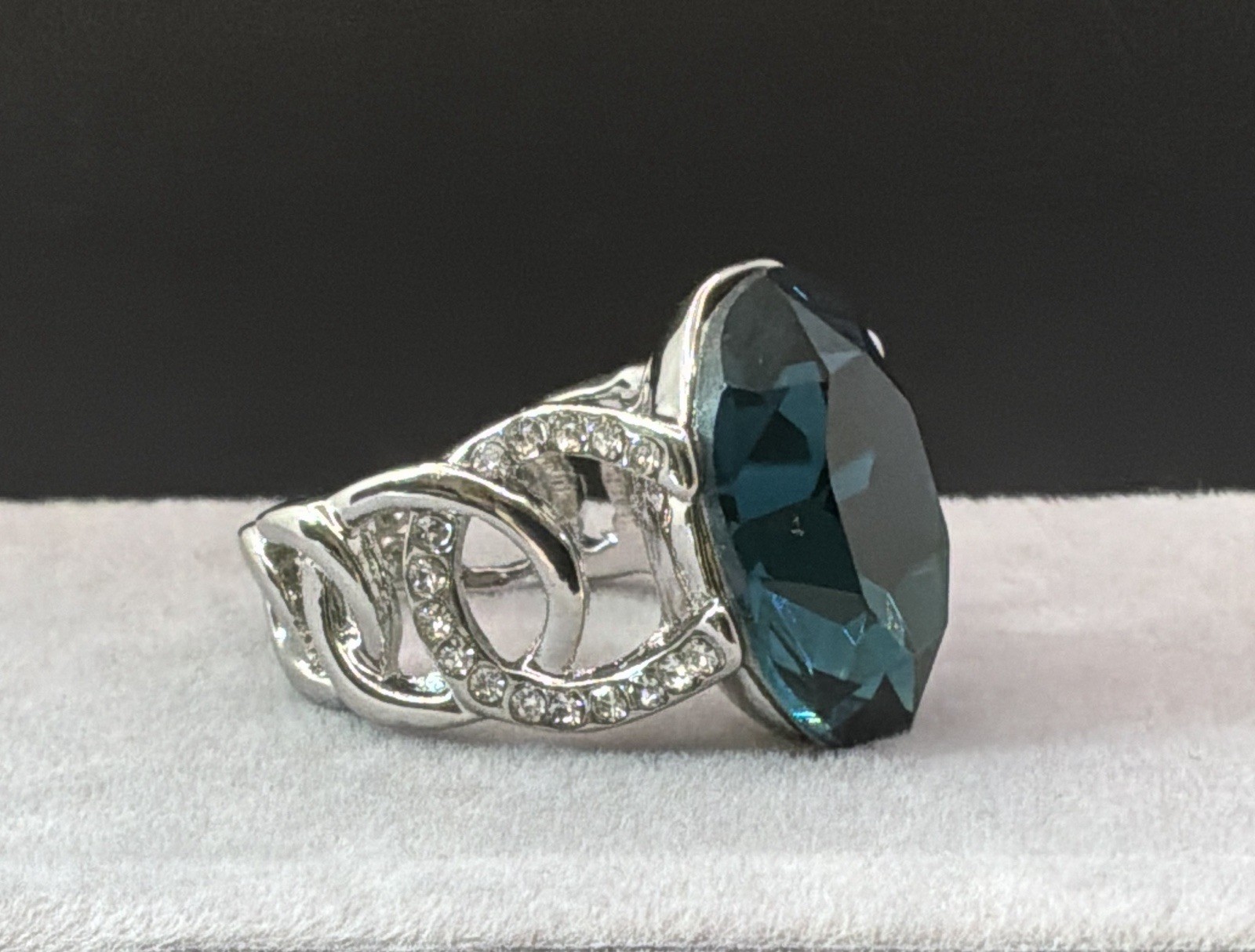 LONDON BLUE TOPAZ RING – 20X14mm Or 18.0ctw – White Accents – .925 SS !!!