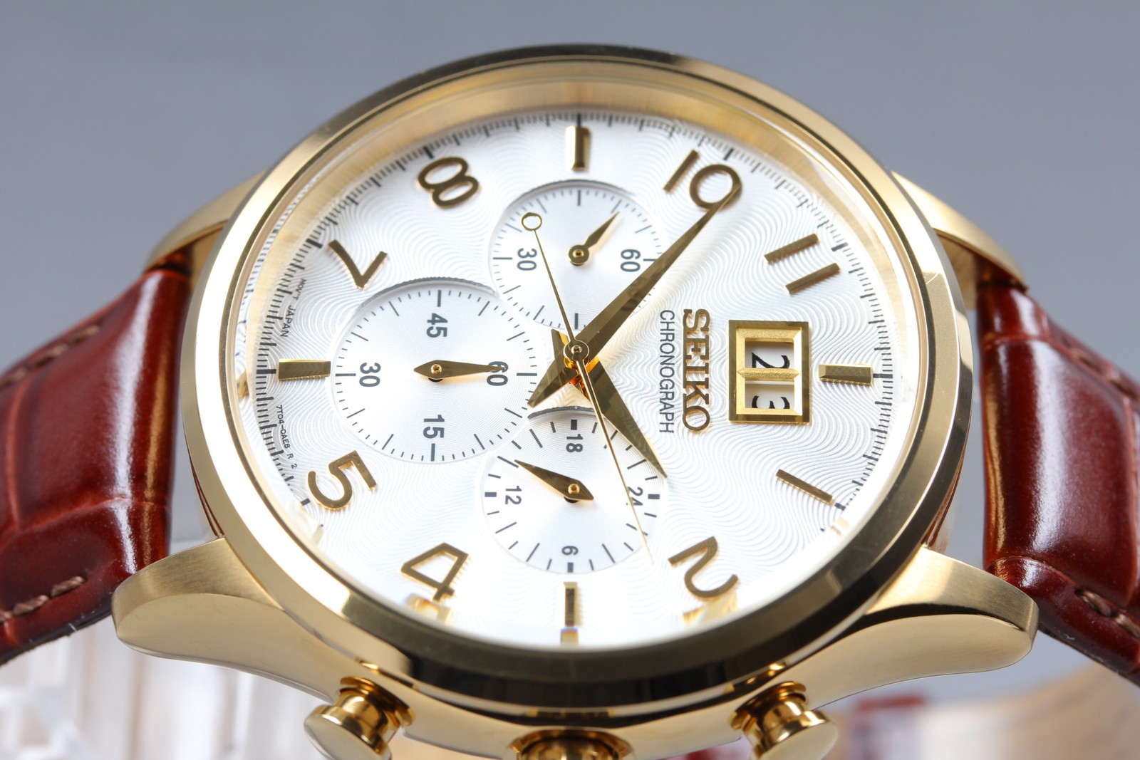 [MINT] SEIKO Chronograph 7T04-0AE0 Gold White Dial Quartz Big Date Men’s Watch