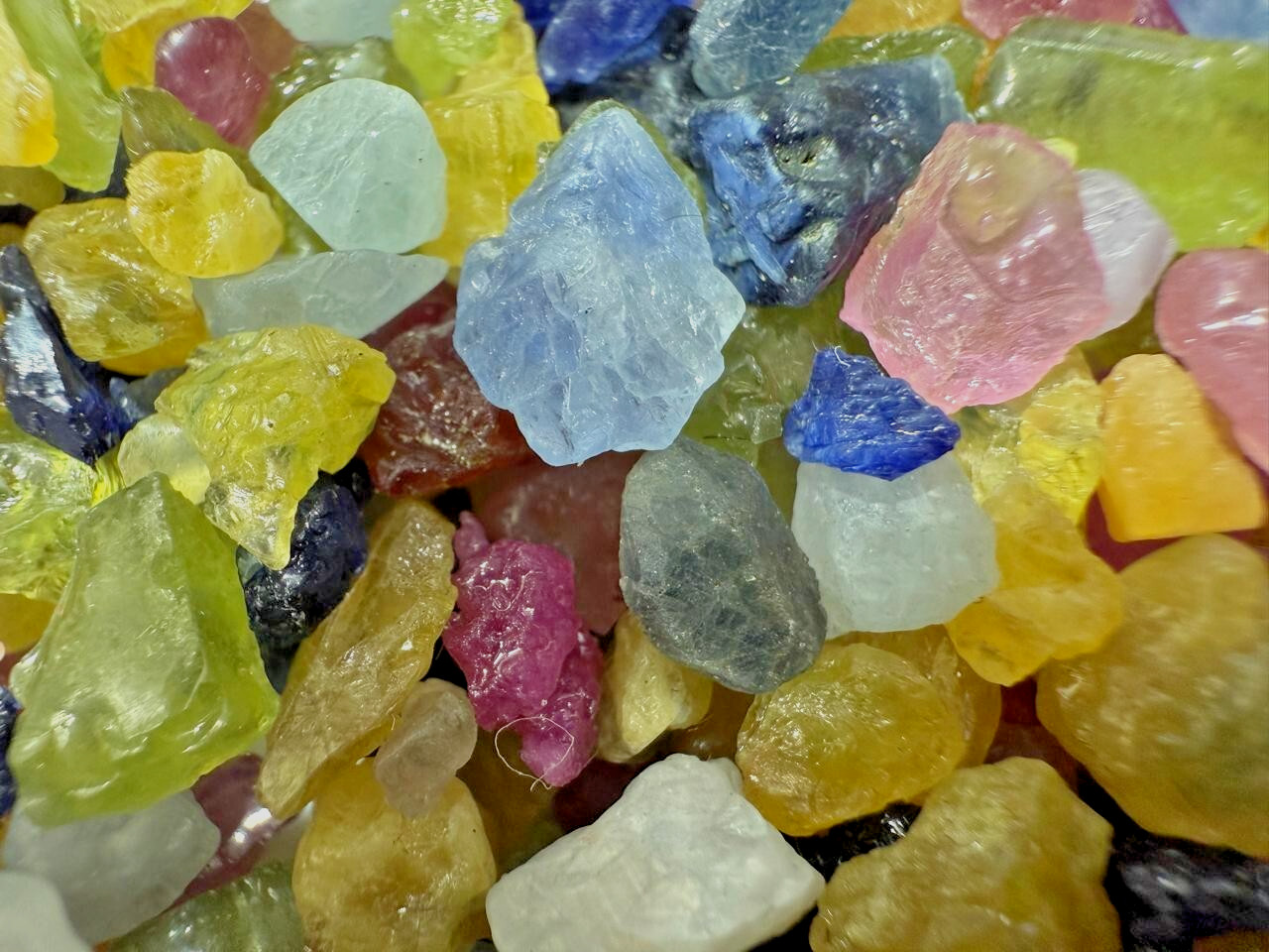 Extreme Quality Multi Sapphire Rough, Heated Treated Rough 3 To 5 MM – 200 Ct