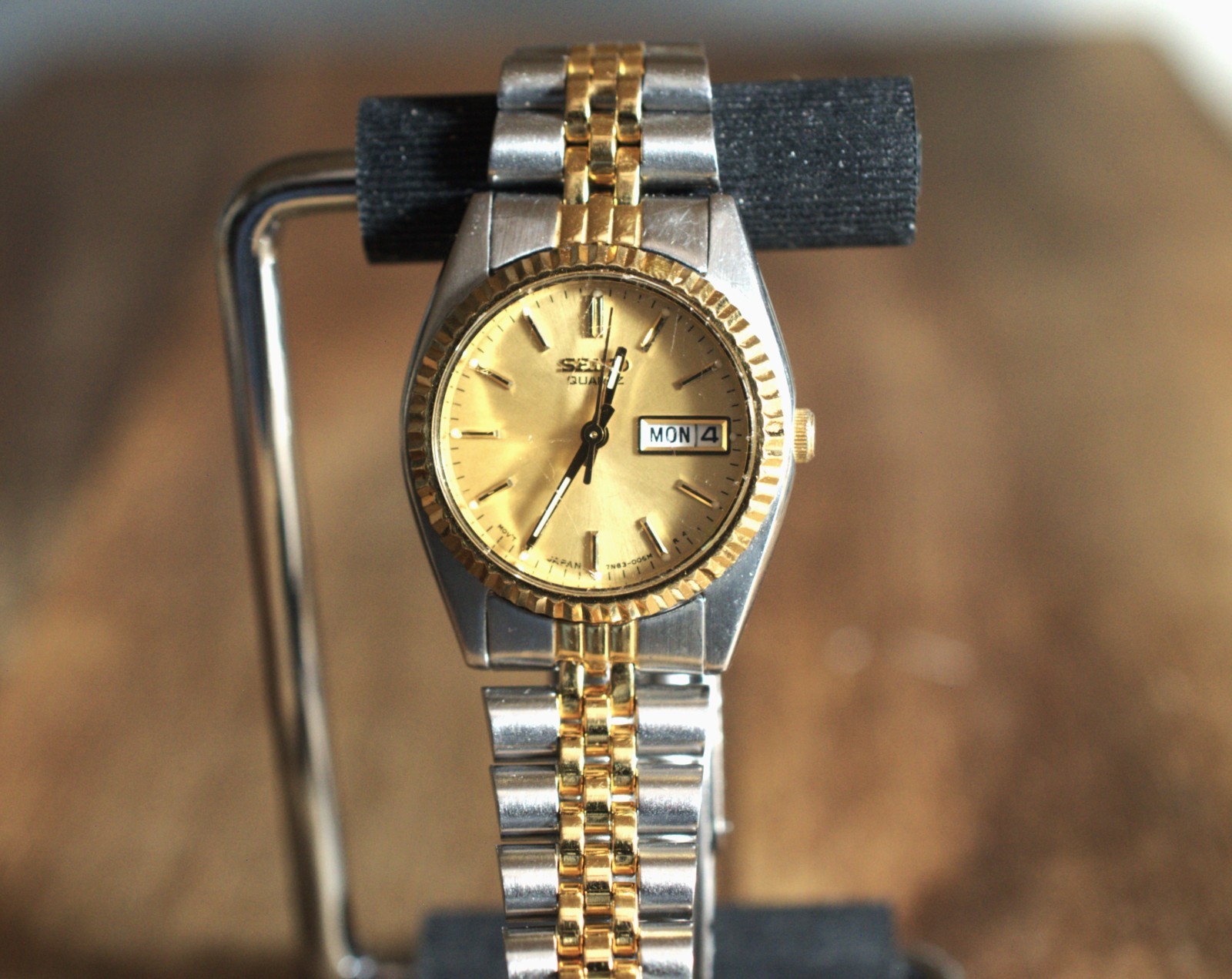 Vintage Seiko Womens Presidential Style – 24mm – Day/ Date – 7N83-0041 – 6″ Band