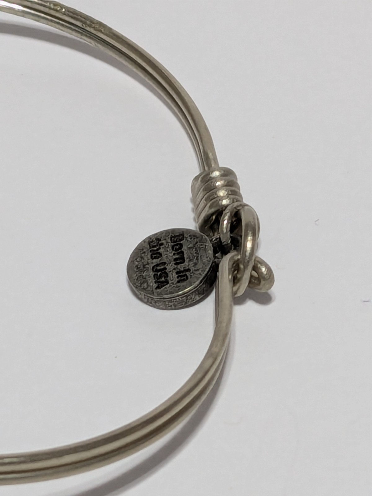 NWT Luca And Stella South Carolina State Outline Silver Tone Wire Bracelet 6.25″