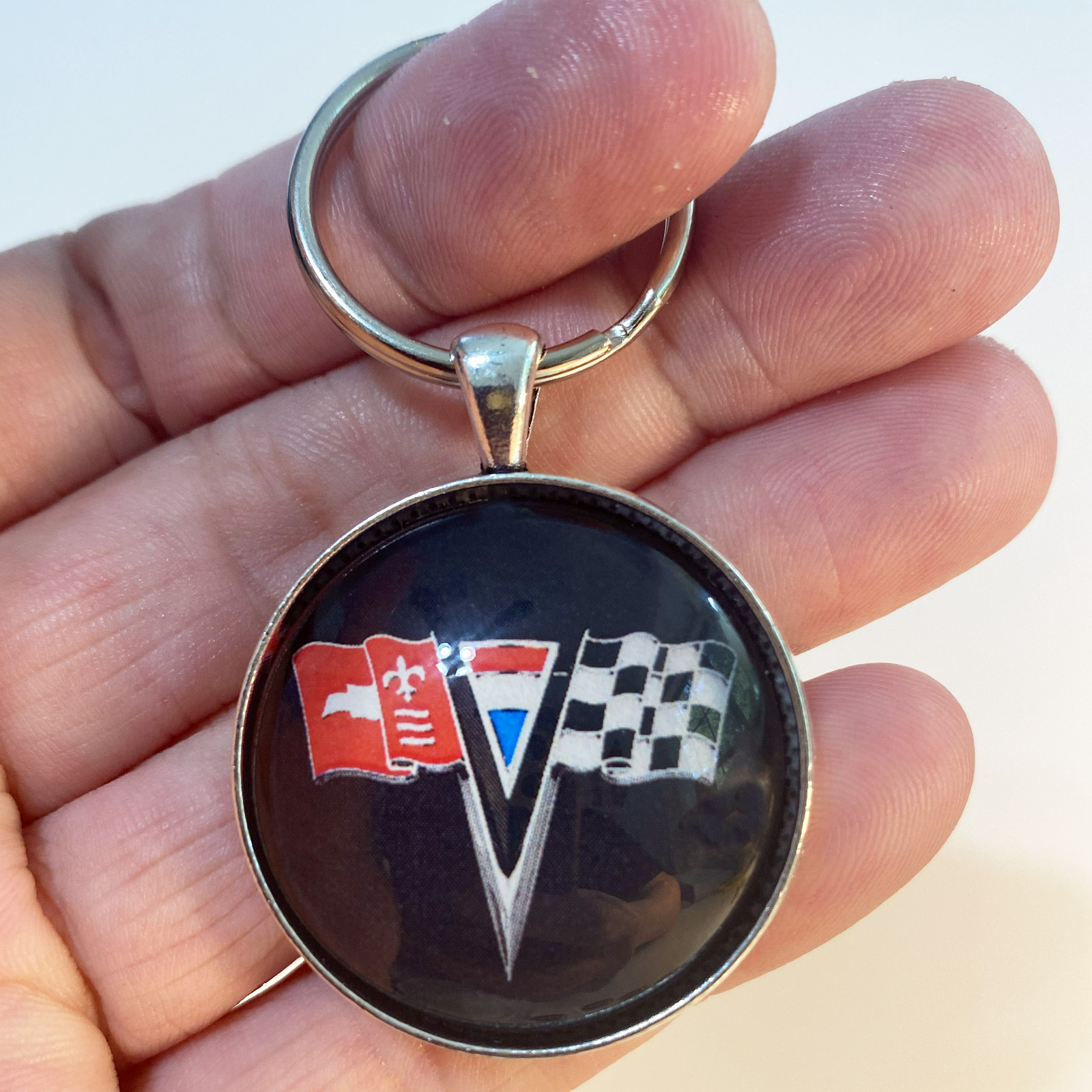 Vintage 1963 1964 Chevy Corvette V Flags Emblem Logo 1.2″ Diameter Keychain