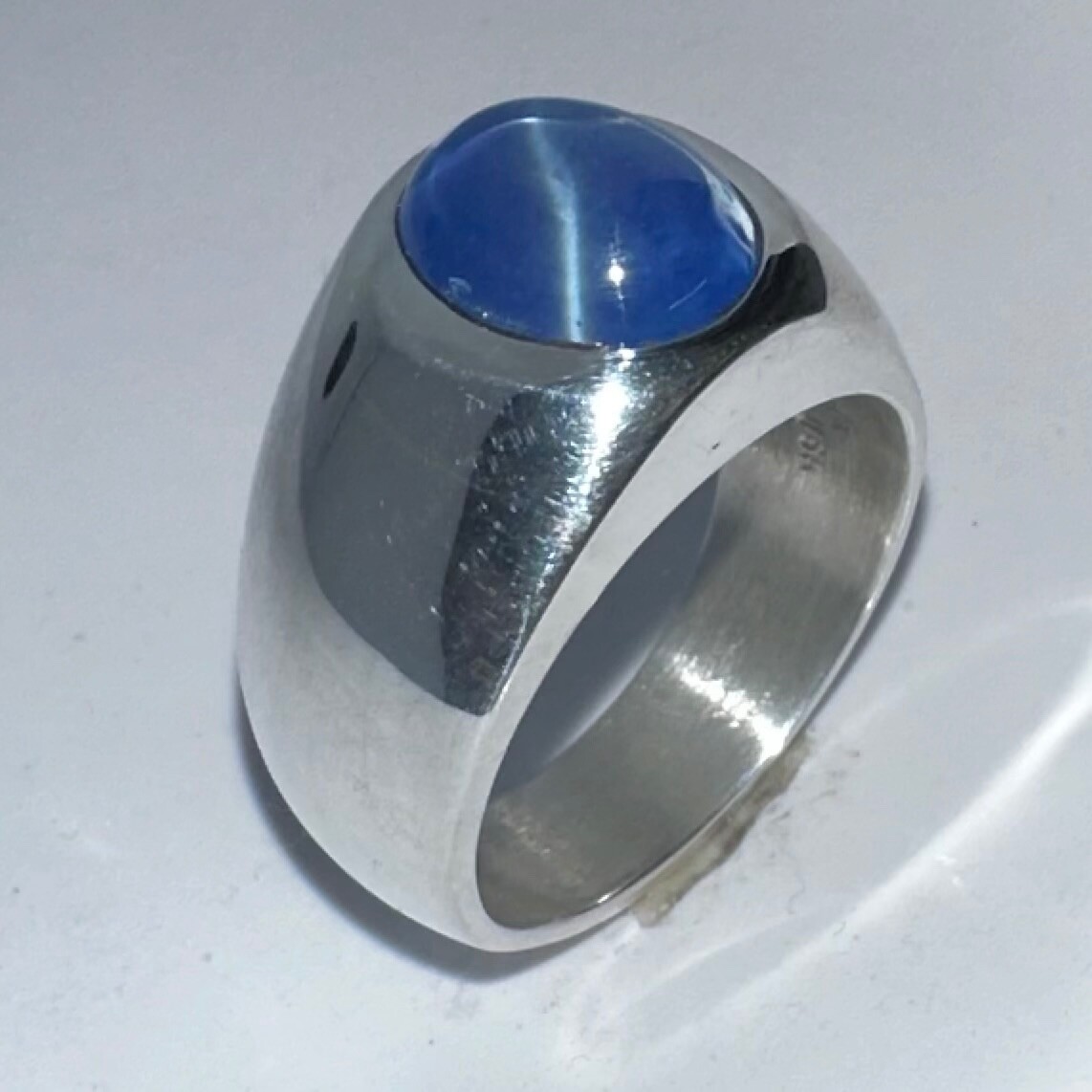 MJG STERLING SILVER BEZEL RING. 12 x 10mm OVAL LAB STAR SAPPHIRE. SZ 9.5