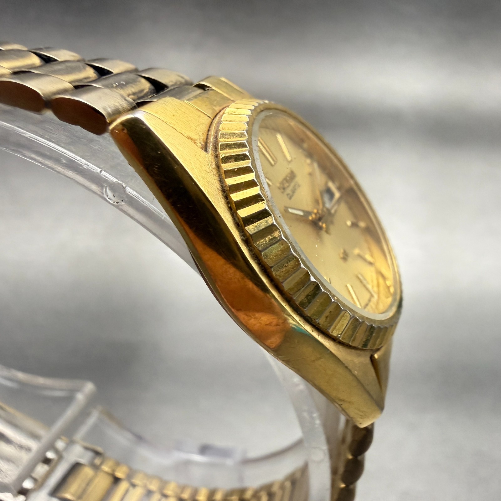 Seiko SQ Watch Women 24mm Gold Dial Gold Tone Daydate Round 3E23-0A69 New Batt