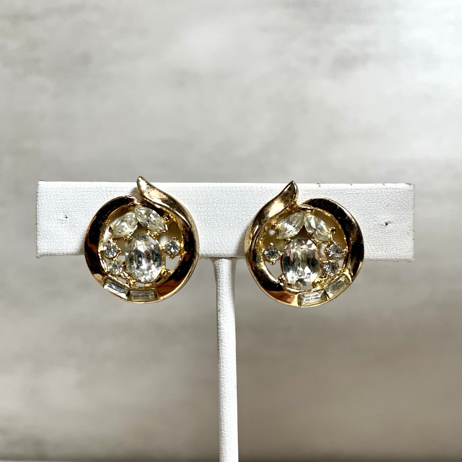 Vtg Crown Trifari Rhinestone Clip On Earrings Round Gold Tone Signed Pat Pend