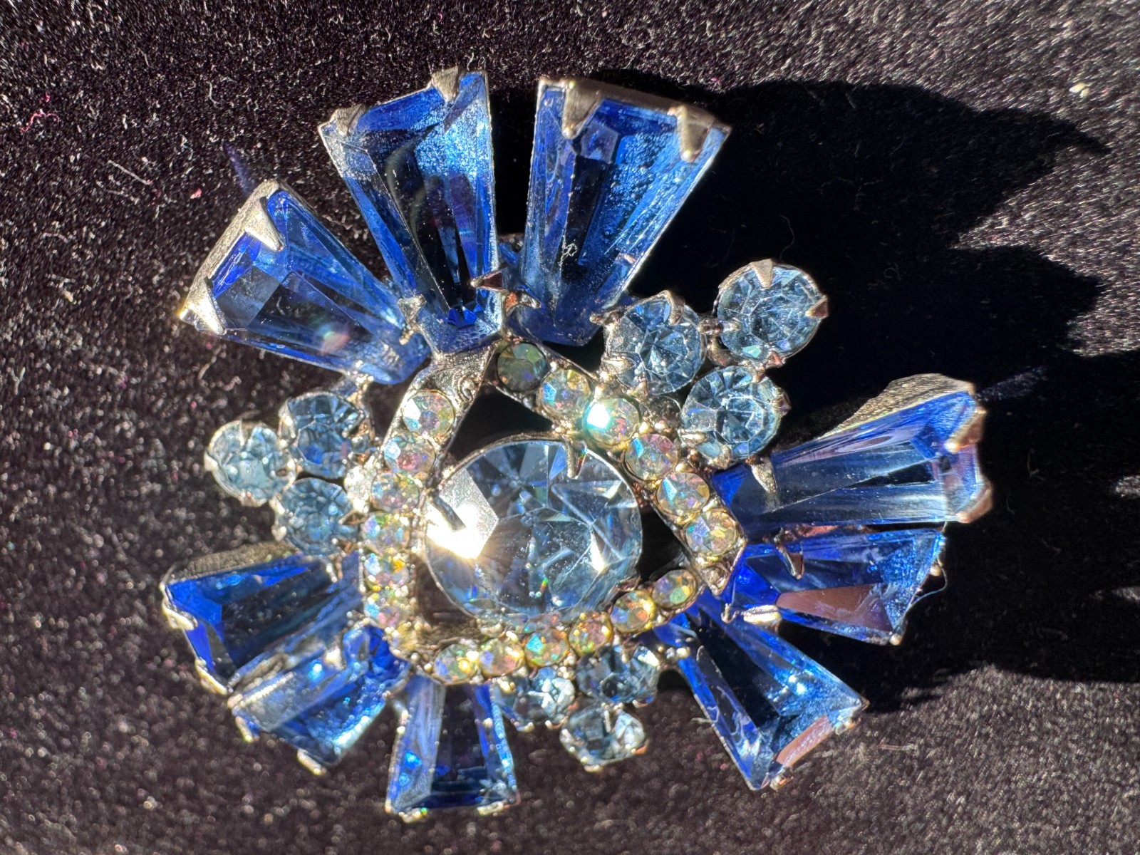 Vintage Juliana D&E Blue Keystone Glass Blue & White Rhinestone Brooch 1960s