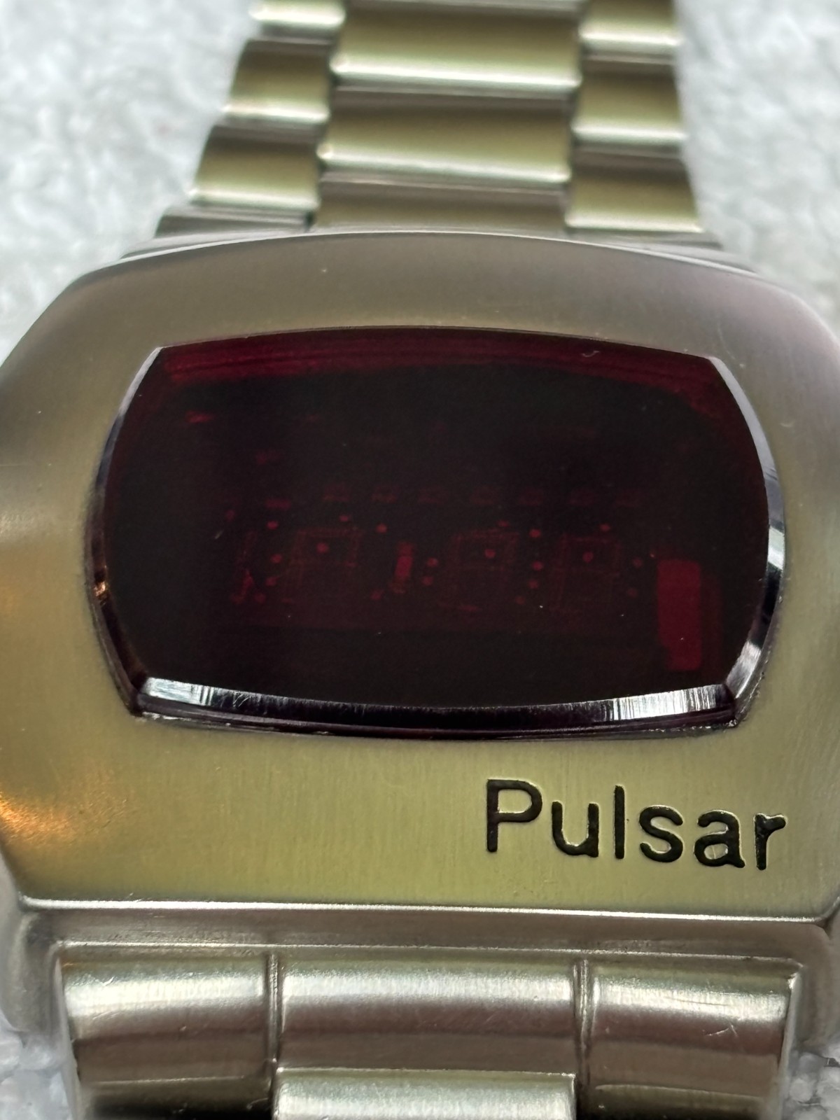 Pulsar P3 LED working perfectly and bright crystal is perfect