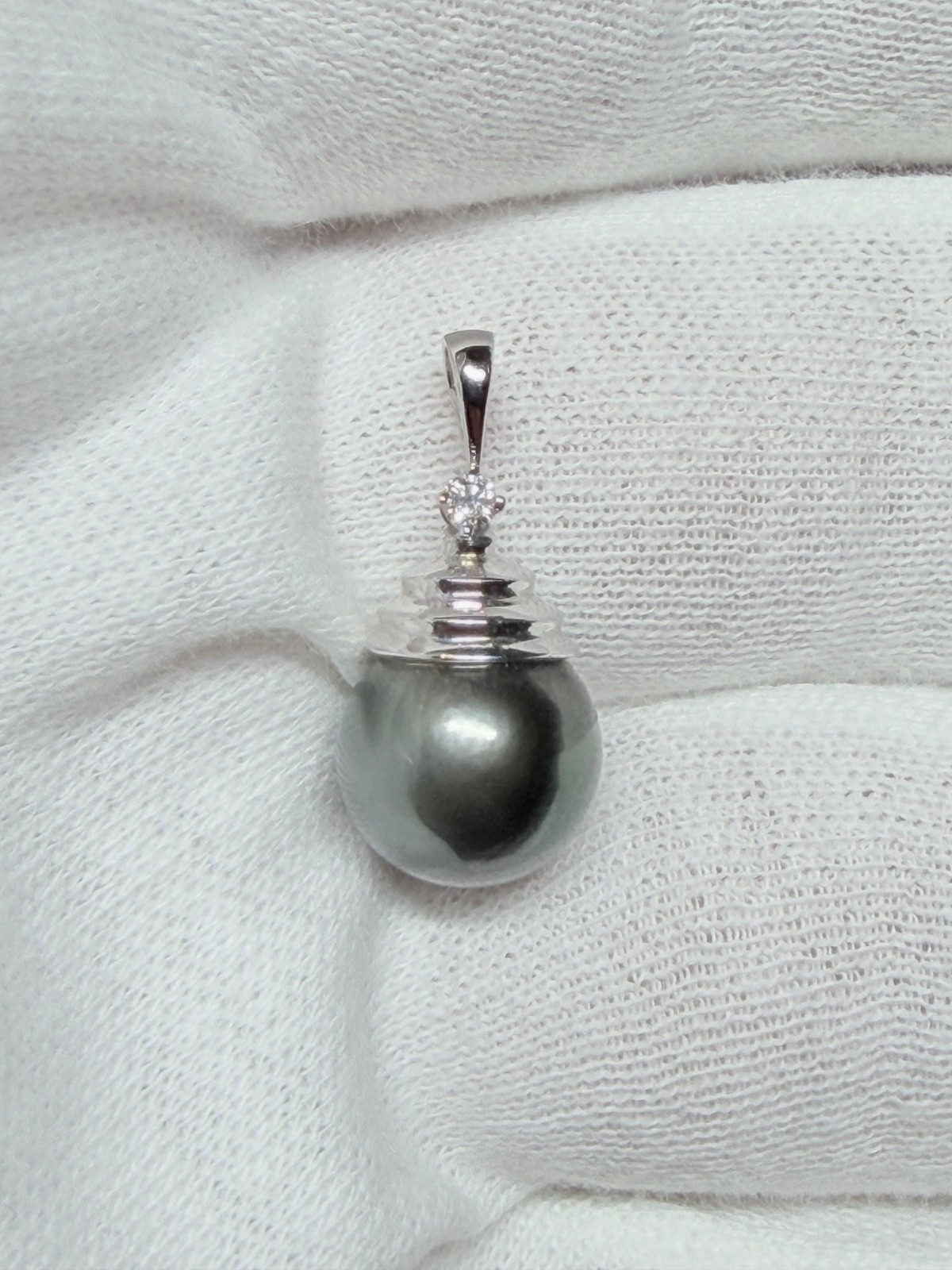 14k White Gold Pendant 10.9mm Tahitian Cultured Pearl 0.05ct Natural Diamond