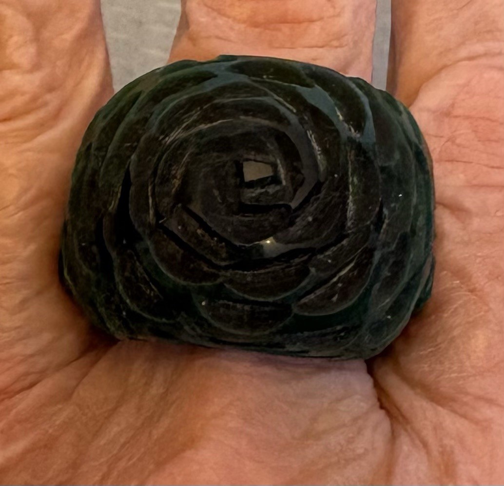 Vintage Deep Carved Green Marble Fakelite Plastic Ring size 10 thick chunky