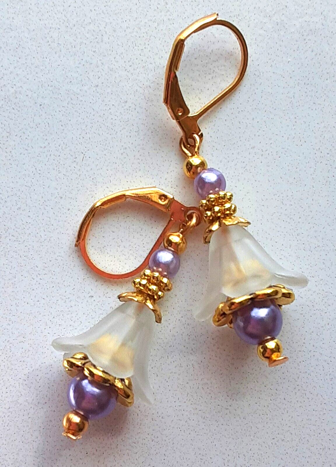 WHITE FLOWER Acrylic LAVENDER Glass Pearl earring GP LEVER BACK XX