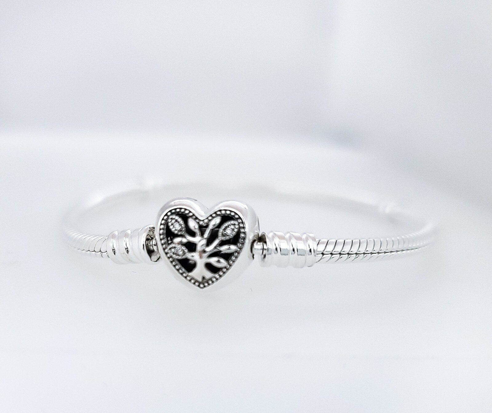 NEW PANDORA Moments 925 Family Tree Heart Clasp Snake Chain Bracelet 598827C01