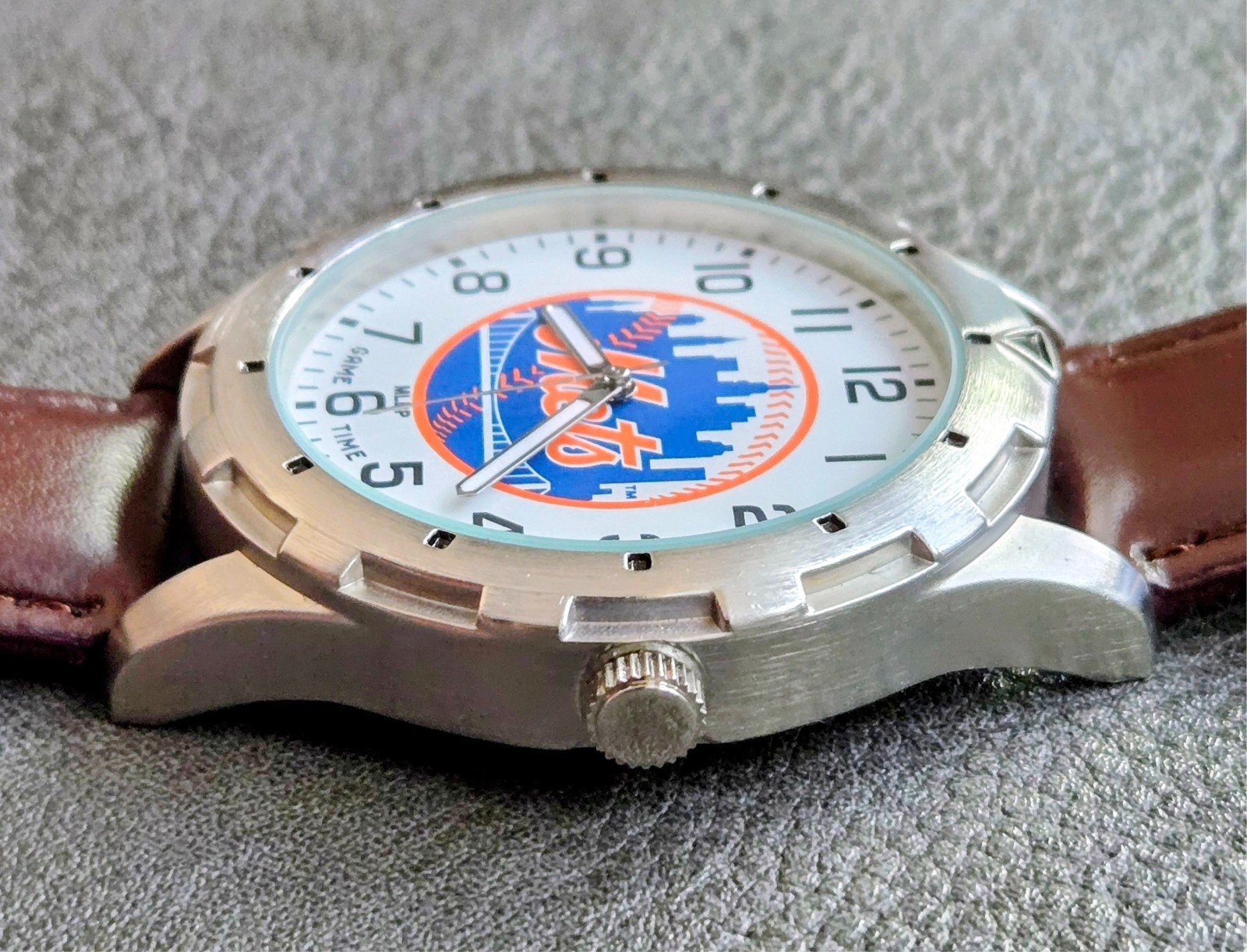 New York Mets MLBP “Game Time” Wristwatch – Stainless Steel Case – Collectible
