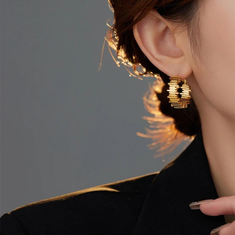 NEW SMALL MEDIUM GOLD ROUND HOOP EARRINGS 1″ BAR STACK DESIGN LEVER BACK LIGHT