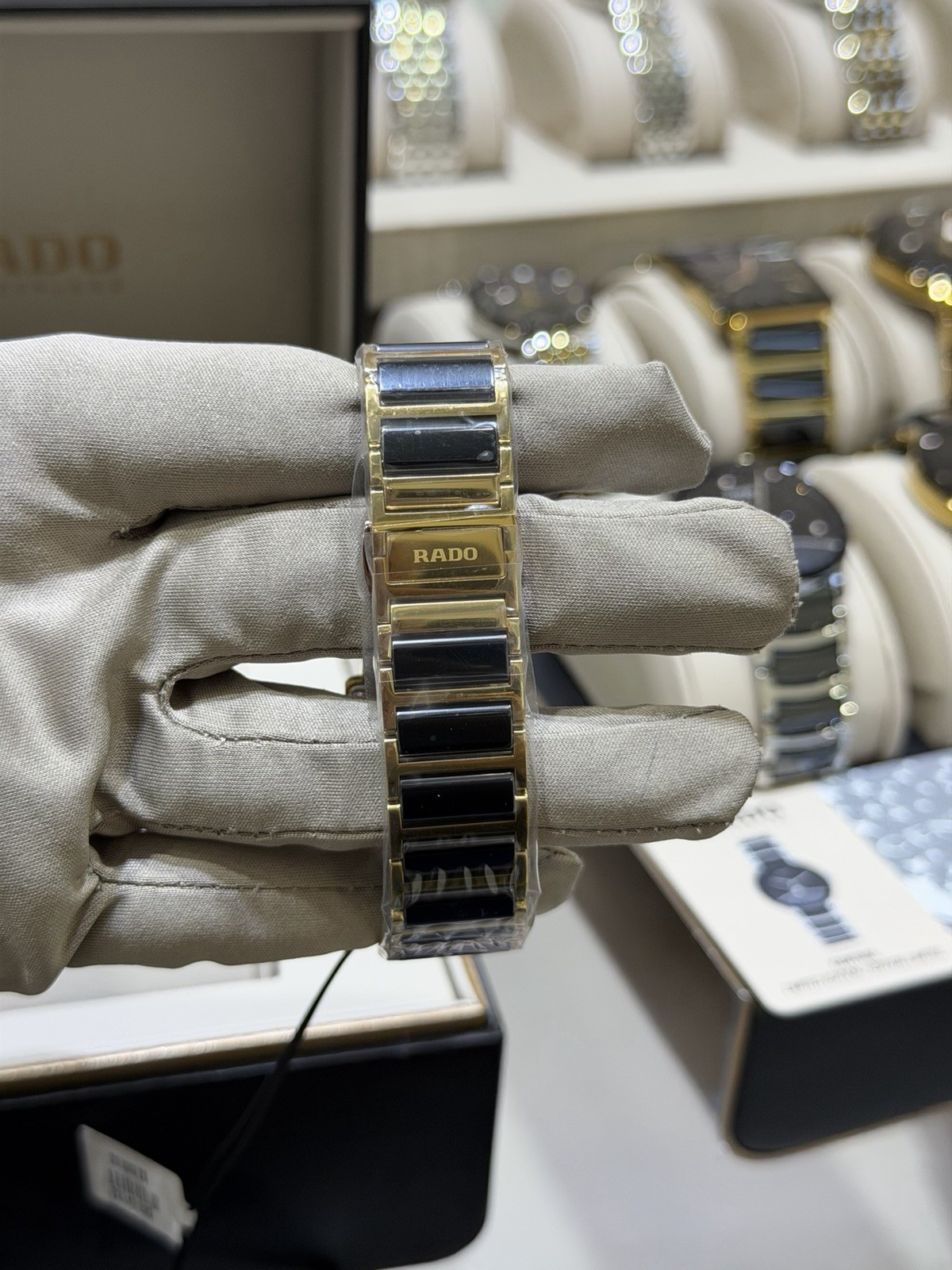 New Rado Integral Diamonds Stainless Steel Black Dial Women’s Watch R20252702