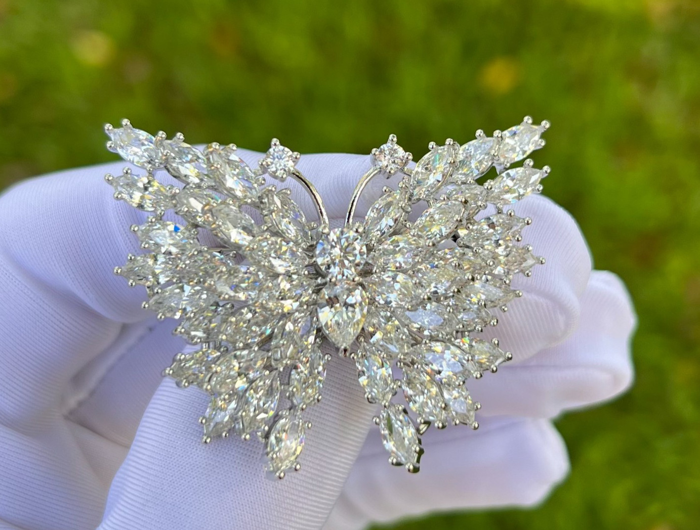 Brilliant Crystals Butterflybrooch pin