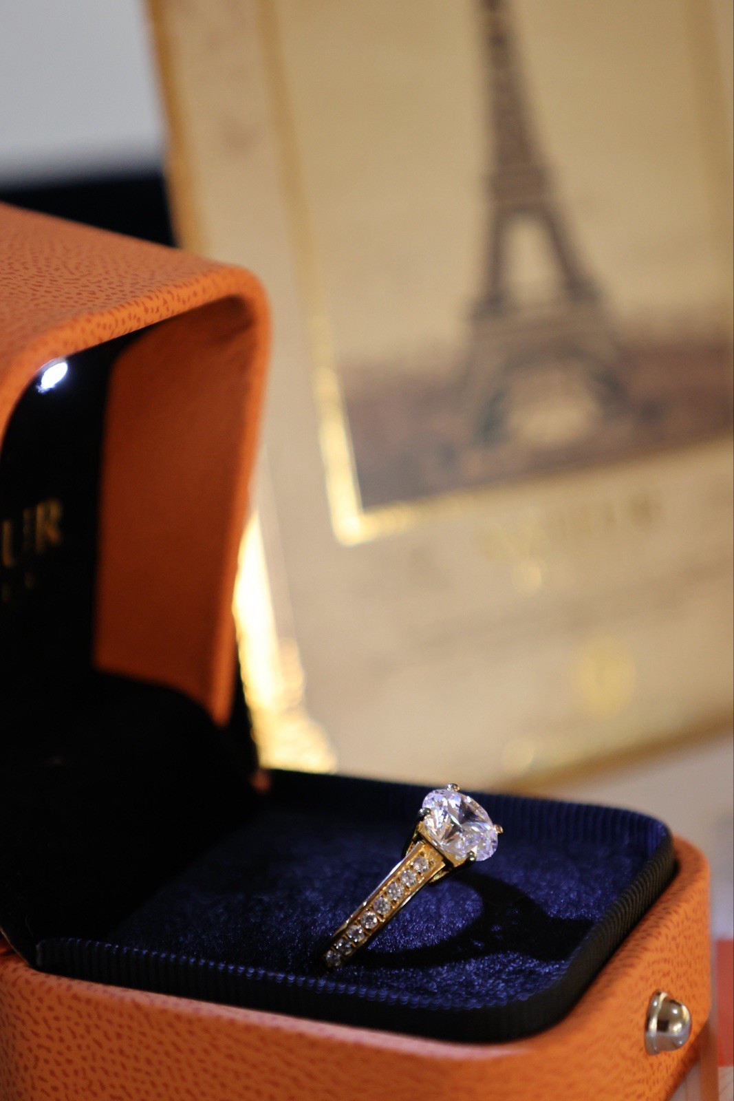Satéur Eiffel Tower engagement ring, PLUS 2 100.00 gift cards! Moissanite~2.65