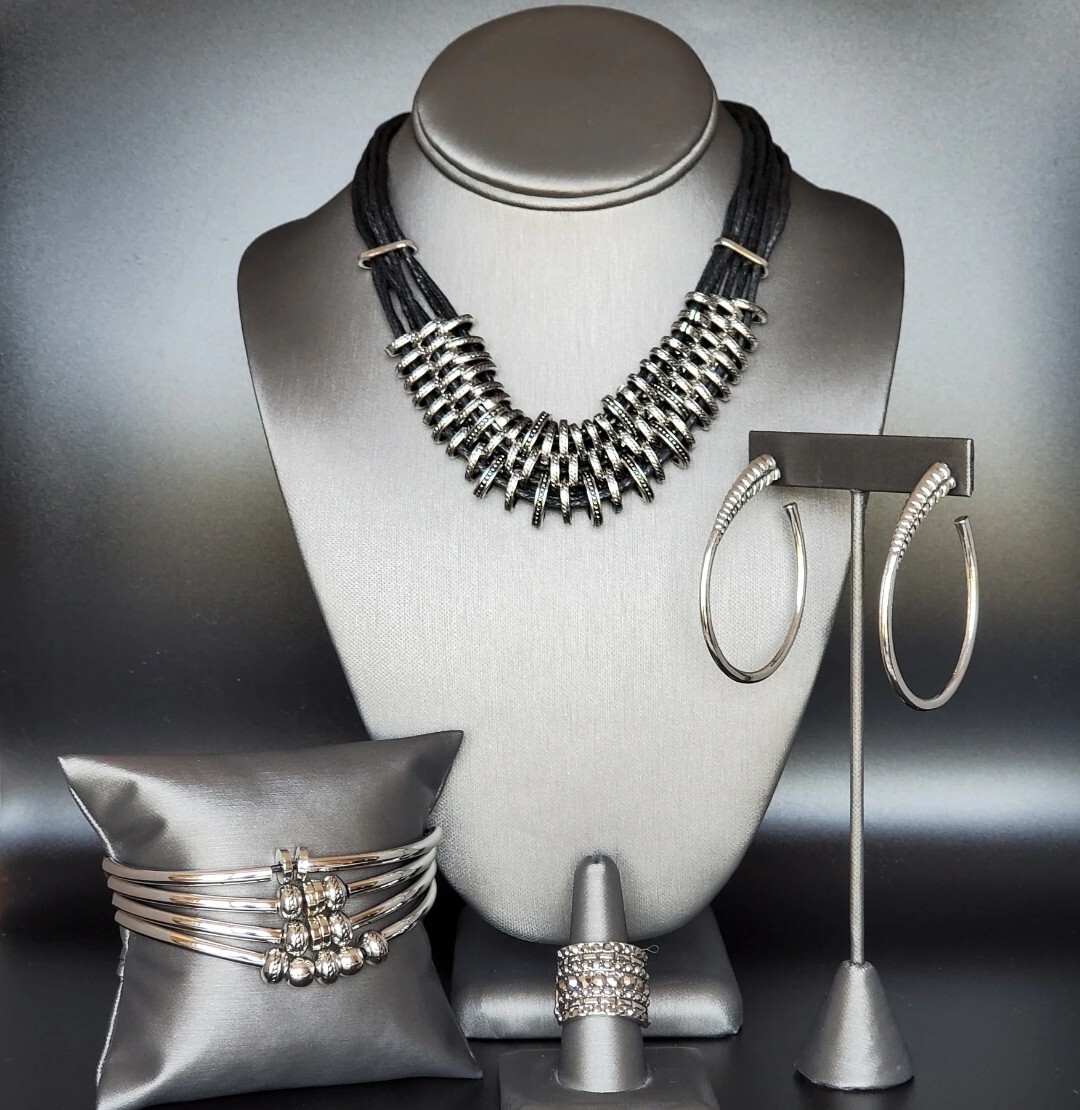 Fashion Jewelry! Costume! 5pc Set, Great For Prom, Night Out, Gifting, And More!