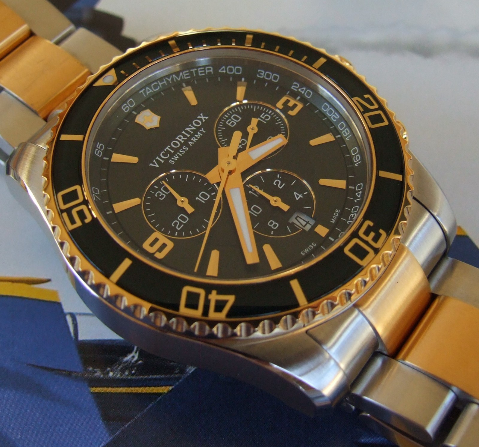 VictorINOX SWISS ARMY~MAVERICK GS GREEN/GOLD CHRONOGRAPH~Ratchet Bezel~43mm~LNEW