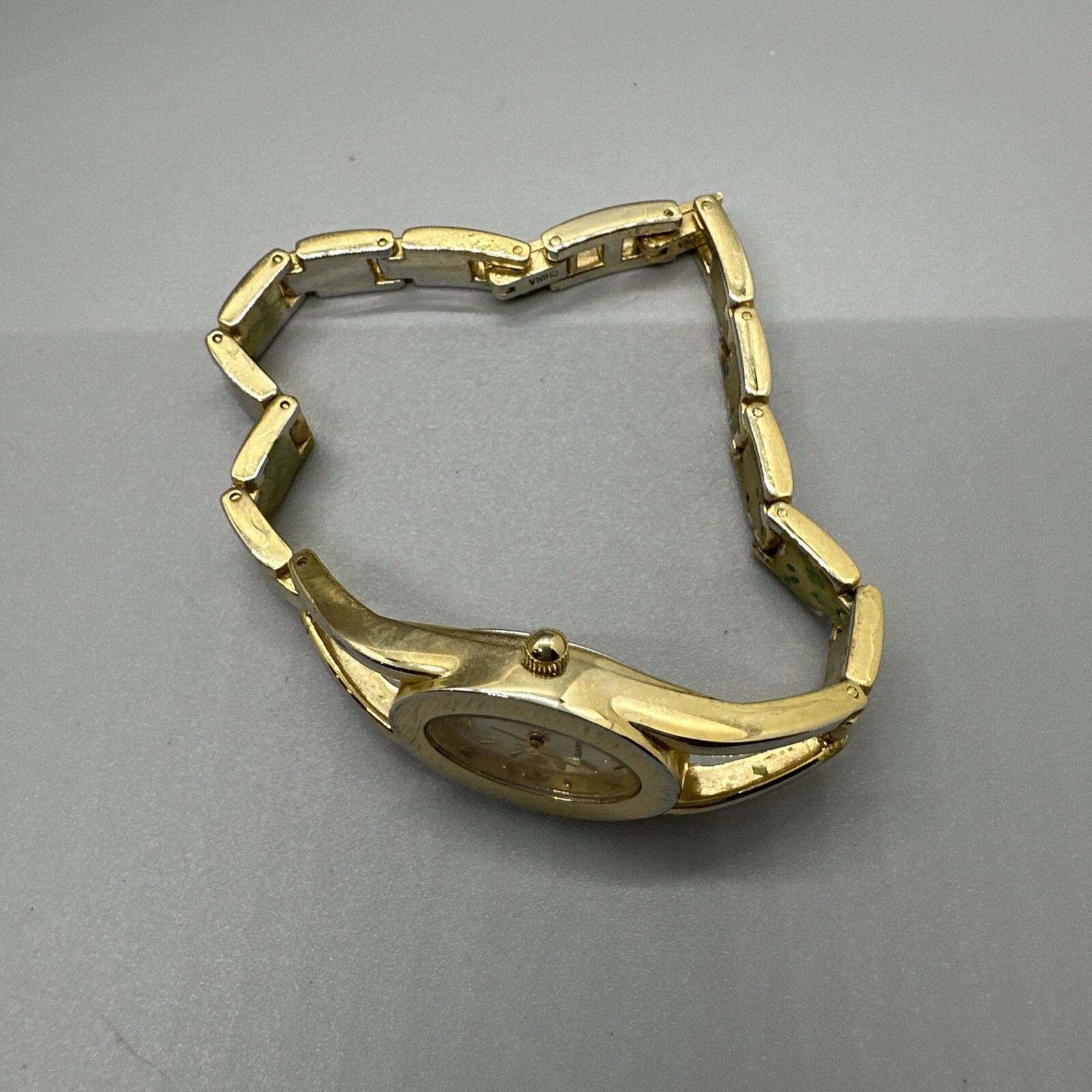 Vintage Ladies Advance Watch Gold Tone Cuff Bracelet 7.25 In, Scratched Dial