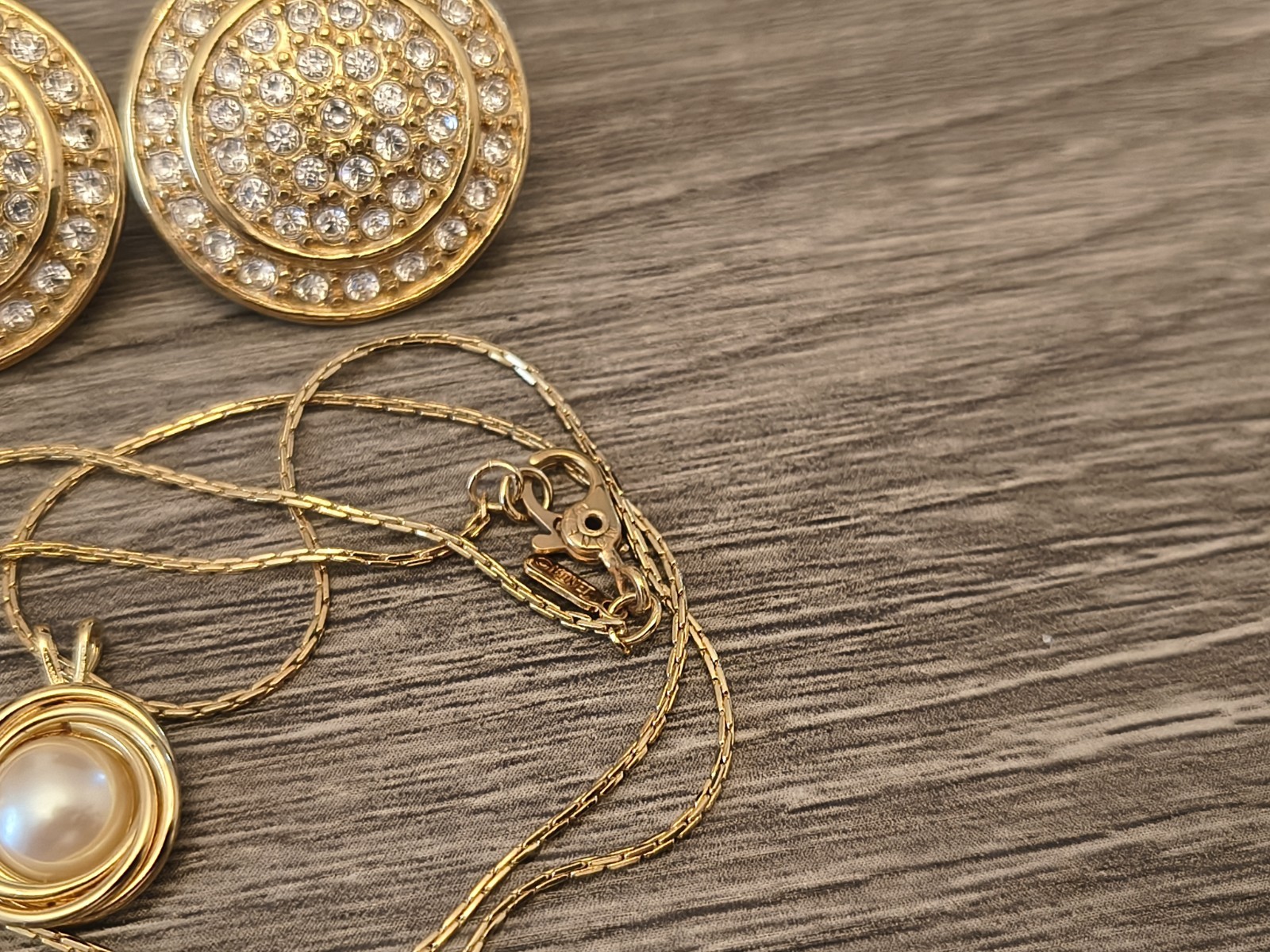 Monet Lot Of 4 Pieces Clip On Earrings And Necklace Gold Tones