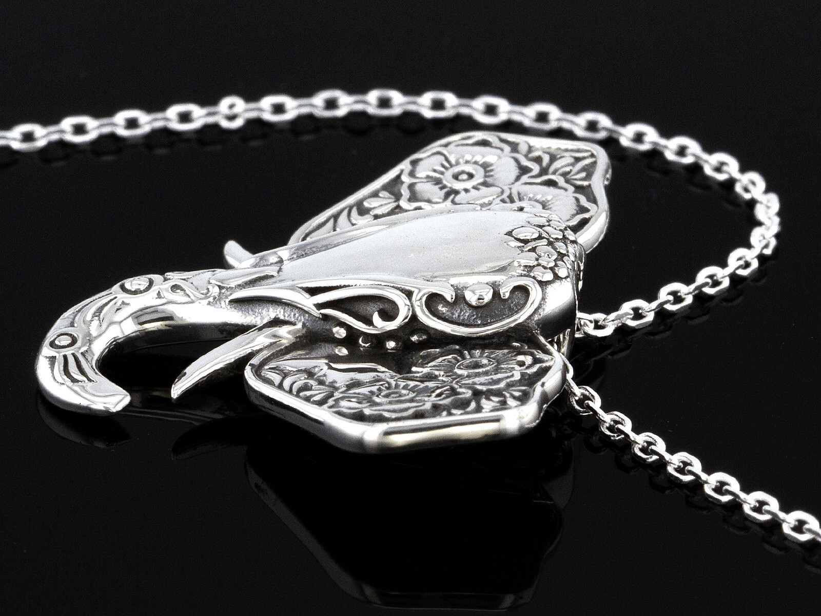 Elegant Elephant Bohemian Pendant Women Necklace Silver Plated New, Africa, Asia