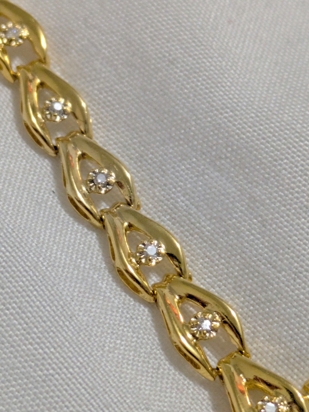 ESTATE DIAMOND 14KT YELLOW GOLD TENNIS BRACELET 8.8grams