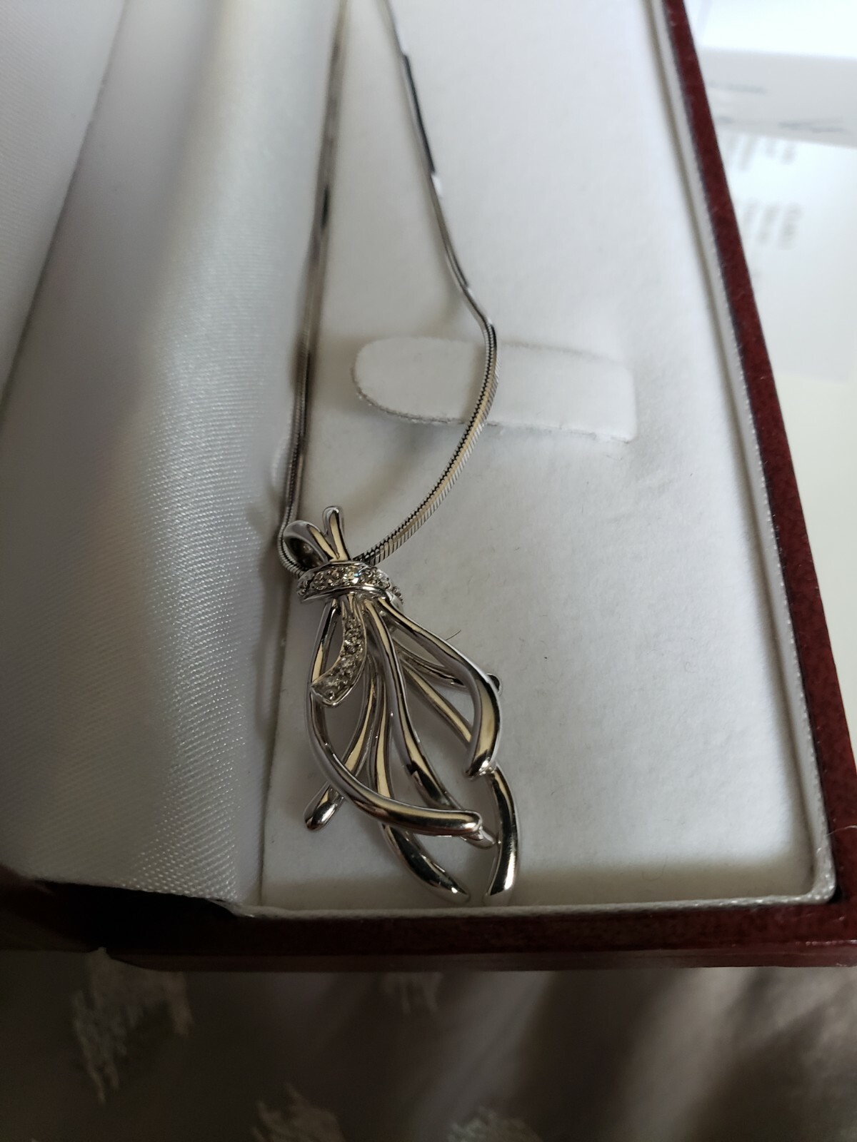 14Kt WHITE GOLD PENDANT WITH DIAMONDS AND 14Kt 18 1/4 INCH WIDE BEVELED CHAIN.