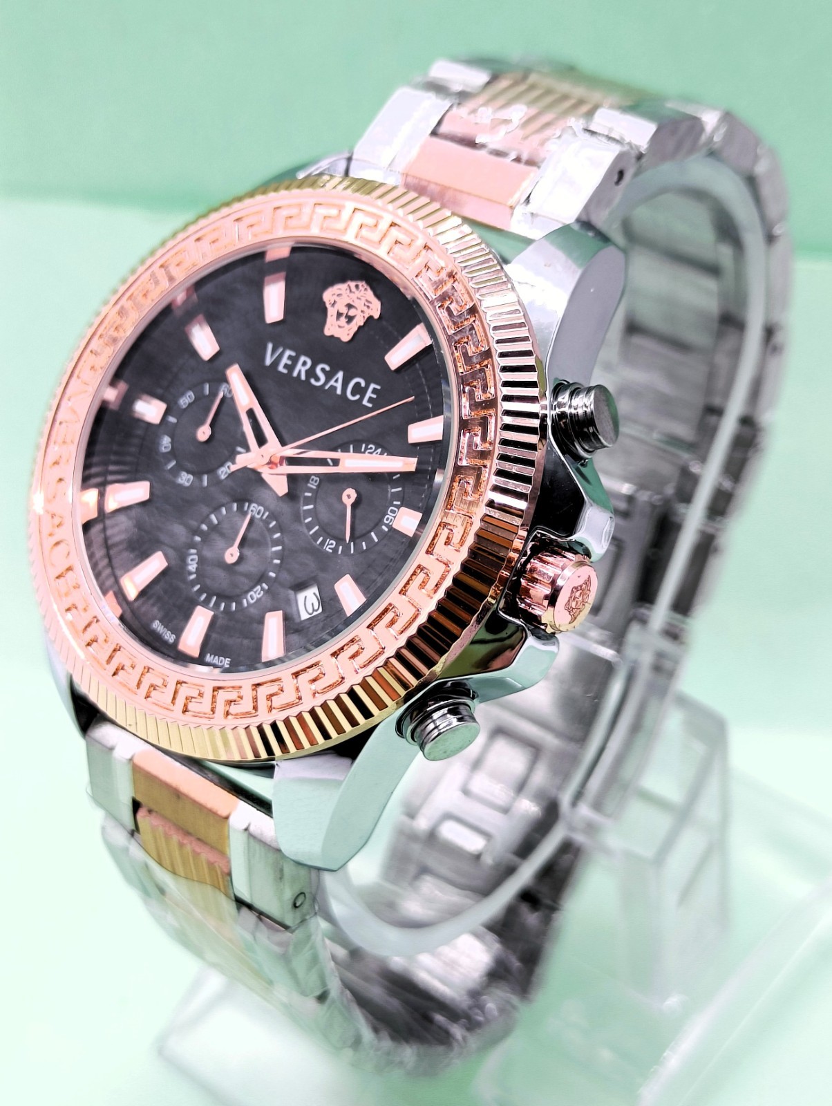 Amazing Versace Chronograph Date Indicator Quartz Analog Men’s Wrist Watch